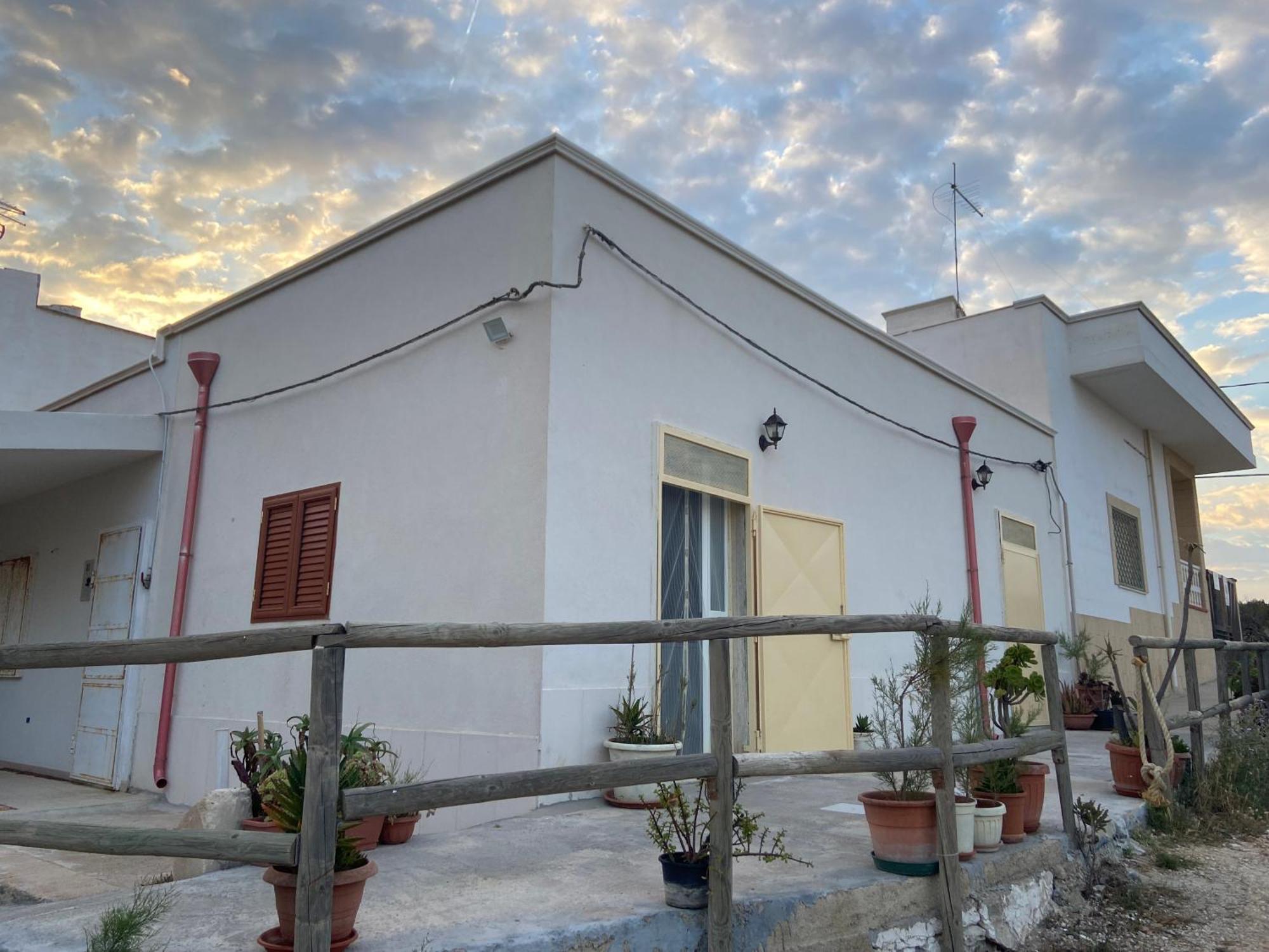 הוילה טאראנטו La Torretta Del Surfista מראה חיצוני תמונה